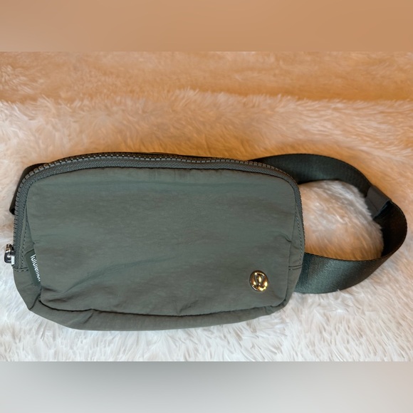 Lululemon Dark Green With Gold Hardware Belt Bag - Picture 1 of 4